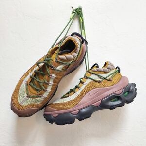 Nike Unisex Air Max Flyknit Venture Bronzine Smokey size 7.5 (US 7.5)